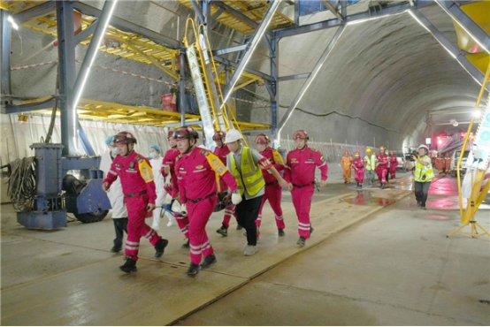 03 渝萬(wàn)高鐵隧道火災(zāi)及坍塌事故 綜合應(yīng)急演練在站前8標(biāo)成功舉行375.png